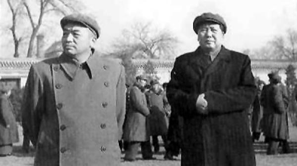 1953年,彭德怀与毛泽东。(图片来源:公有领域)