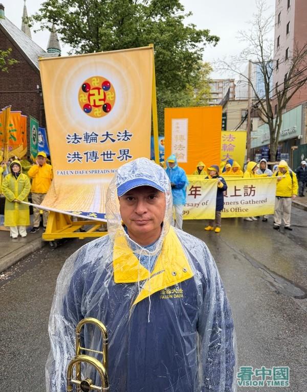 机械工程师路易斯・阿塞韦多（Luis Acevedo）也是天国乐团的长号手（看中国摄影：Ryan）