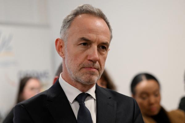 巴黎新市长格雷瓜尔承诺拨款2000万欧元整治学校课外托管。（Anna KURTH / AFP via Getty Images）