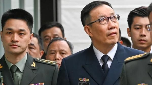 2024年5月31日，中共国防部长董军率代表团抵达新加坡香格里拉大酒店，出席第21届香格里拉对话会。（图片来源：Getty Images）