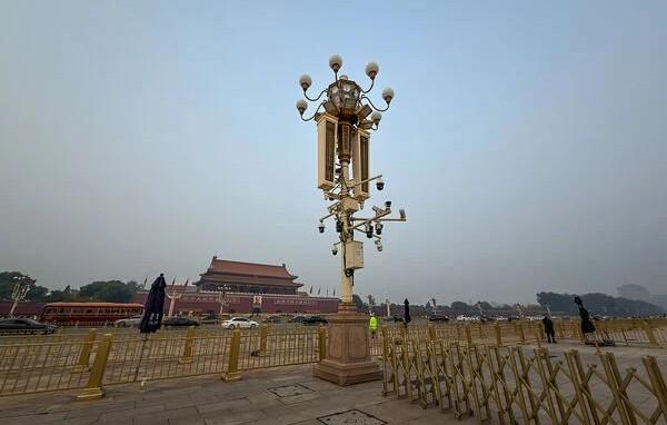 2025年11月5日，天安门广场上的摄像头（图片来源：Cheng Xin/Getty Images）