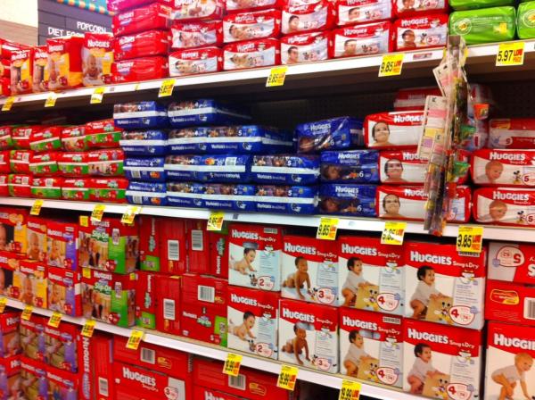 货架上的好奇品牌纸尿片（Parenting Patch/ Wikipedia /CC BY-SA 3.0）