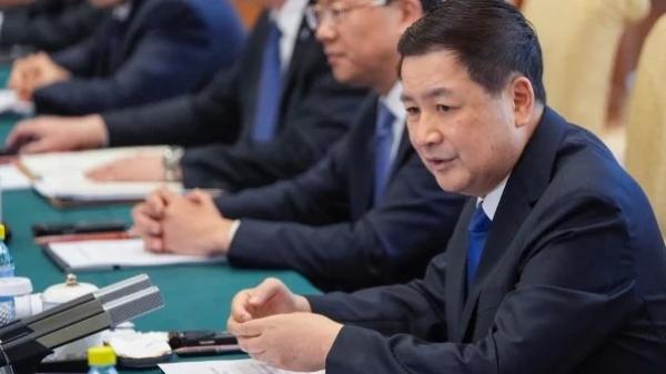 王小洪。（图片来源: MARK SCHIEFELBEIN/POOL/AFP via Getty Images)