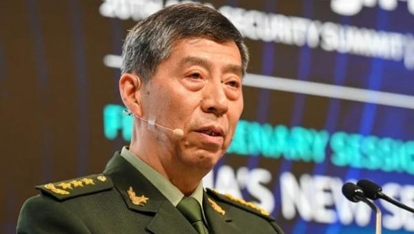 2023年6月4日,时任中共国防部长李尚福在新加坡举行的第20届香格里拉对话峰会上发表演说。(图片来源:ROSLAN RAHMAN/AFP via Getty Images)