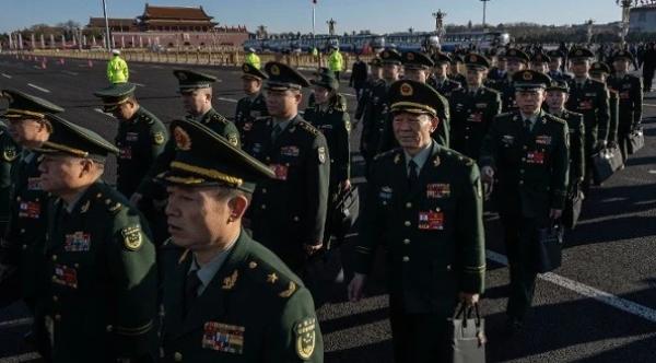 2026年3月9日,中共军方代表前往北京人民大会堂,参加全国人民代表大会第二次全体会议。(图片来源:Kevin Frayer/Getty Images)