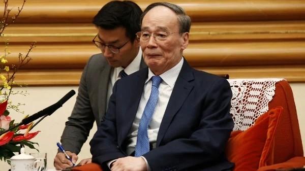 2019年11月1日，厄瓜多尔外交部长何塞·瓦伦西亚（JoséValencia）在北京会见时任中共国家副主席王岐山（图片来源：Florence Lo-Pool/Getty Images）