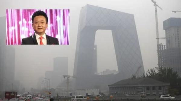 朱军引爆央视男主播丑事。(图片来源:看中国合成图。背景图片来自Getty Image/ 朱军图片来自维基百科/维基小霸王/CC BY-SA 3.0)