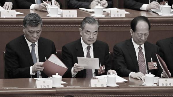 马兴瑞此前在北京参加会议(左一)。(Getty Images)