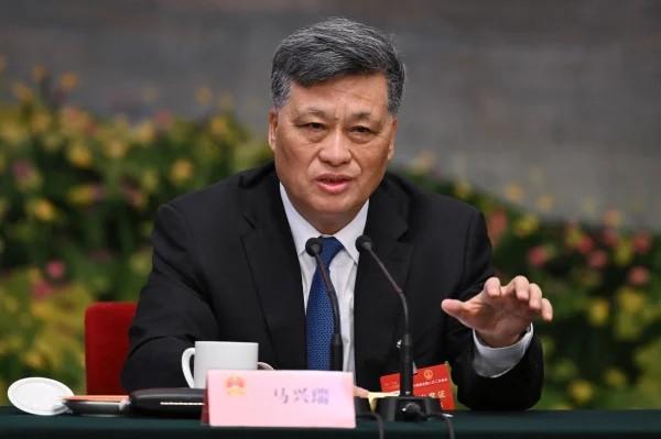 2024年3月7日,时任新疆党委书记马兴瑞在北京人民大会堂第十四届全国人大会议新疆代表团会议上致词。(图片来源:GREG BAKER/AFP via Getty Images)