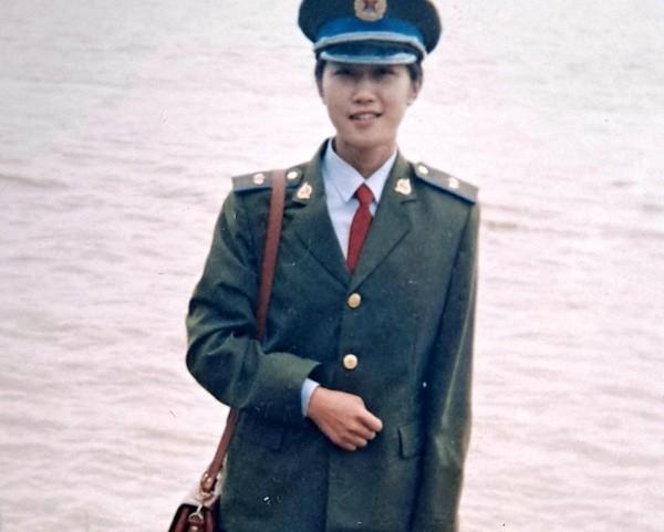 刘艳研究生毕业后在空军第二航空学院任英语教官(刘艳提供)