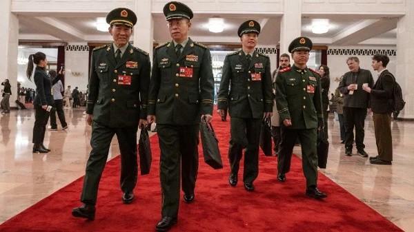 2026年3月5日,中共军方代表抵们达位于北京人民大会堂的全国人民代表大会开幕式会场。(图片来源:Kevin Frayer/Getty Images)
