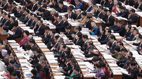官员们在人民大会堂开会。(Lintao Zhang/Getty Images)