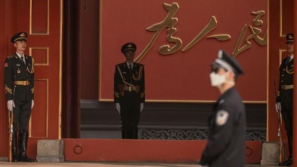 北京中南海站岗的安保(图片来源:NOEL CELIS/AFP via Getty Images)