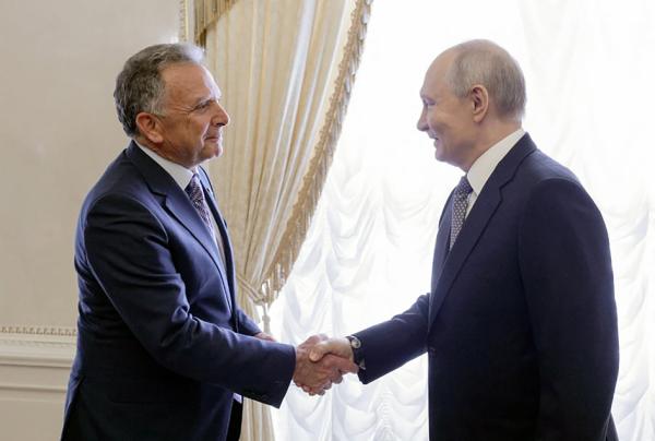 10月21日，俄总统普京在圣彼得堡会见美国特使威特科夫。（Gavriil GRIGOROV/POOL/AFP via Getty Images）