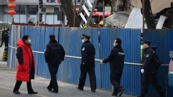 2021年2月23日,北京中南海领导区附近出现的警察。(图片来源:GREG BAKERAFP via Getty Images)