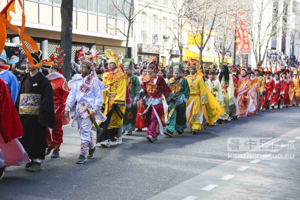巴黎13区新年彩妆大游行(图组1)
